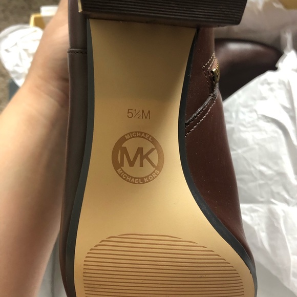 NEW Michael Kors Booties Sabrina Mid Boot - Picture 5 of 13